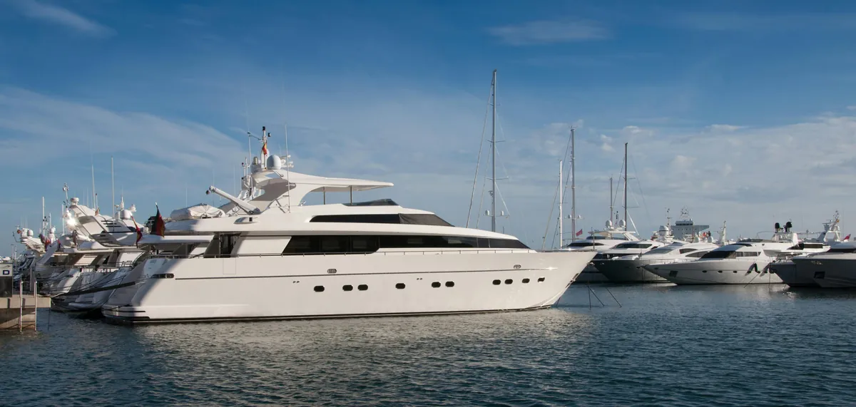 Master of Power Yacht ISSA — Good Skipper Tenerife